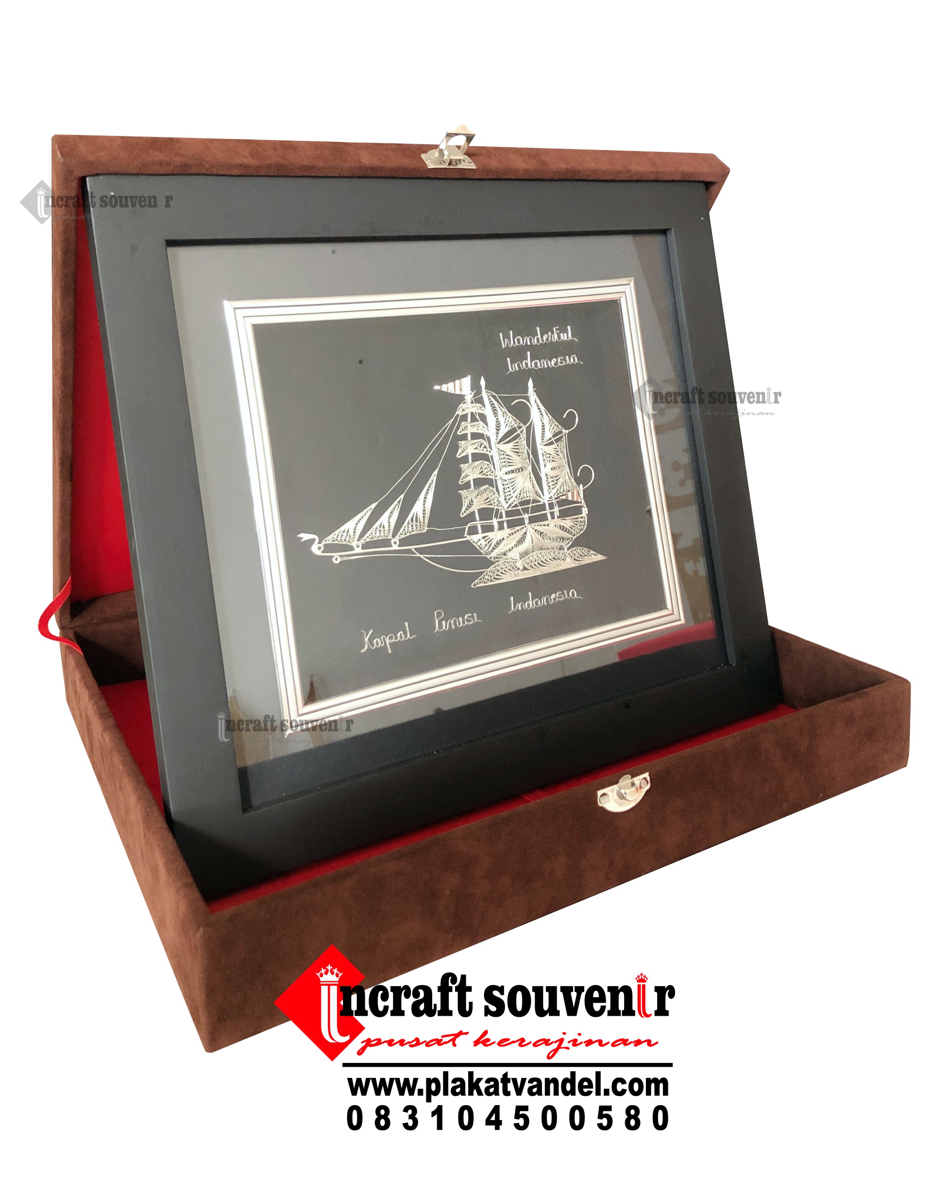 PLAKAT KAYU FRAME KAPAL PINISI TEMBAGA K24