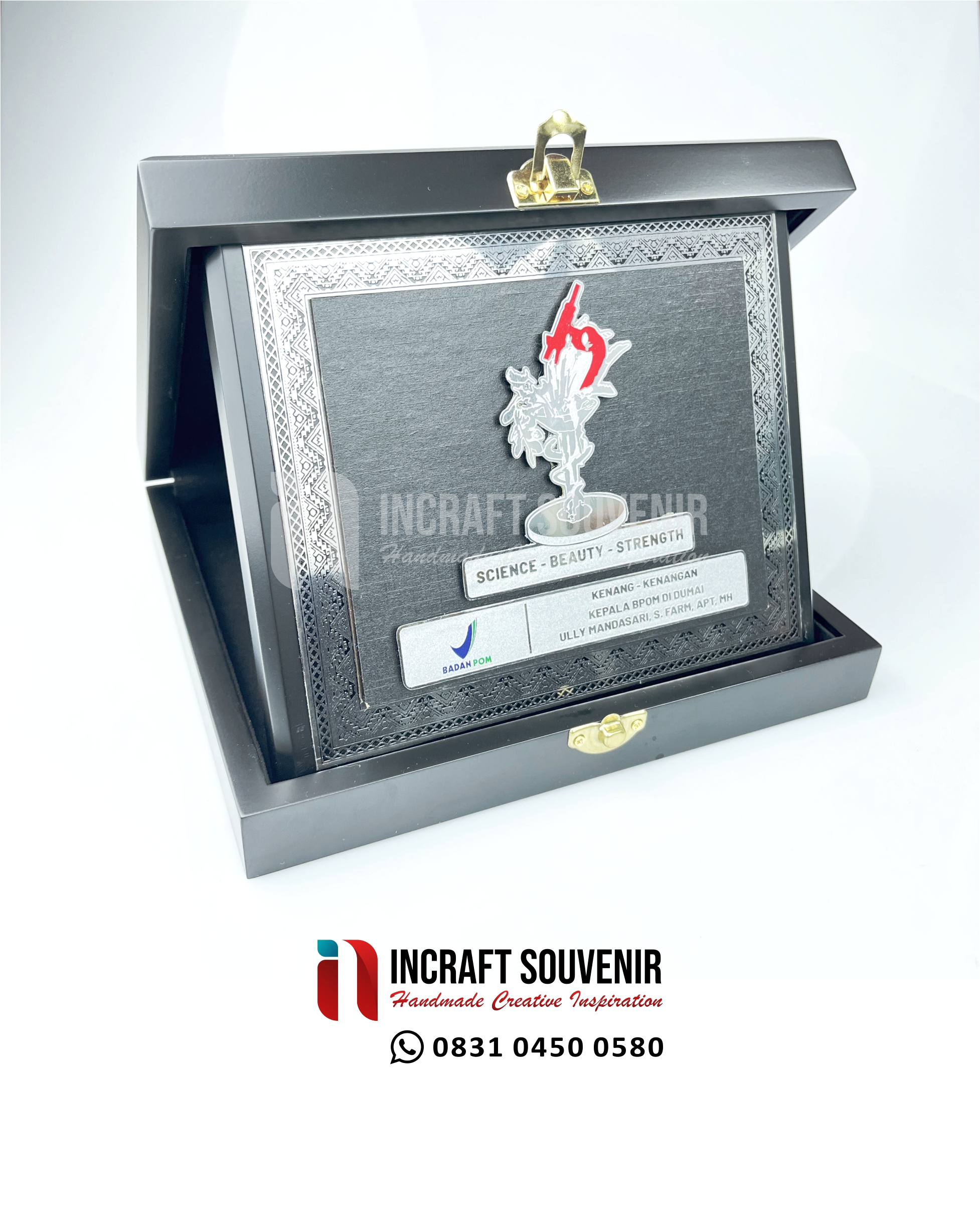 PLAKAT KAYU STANDARAN CUSTOM HITAM EKSKLUSIF K77